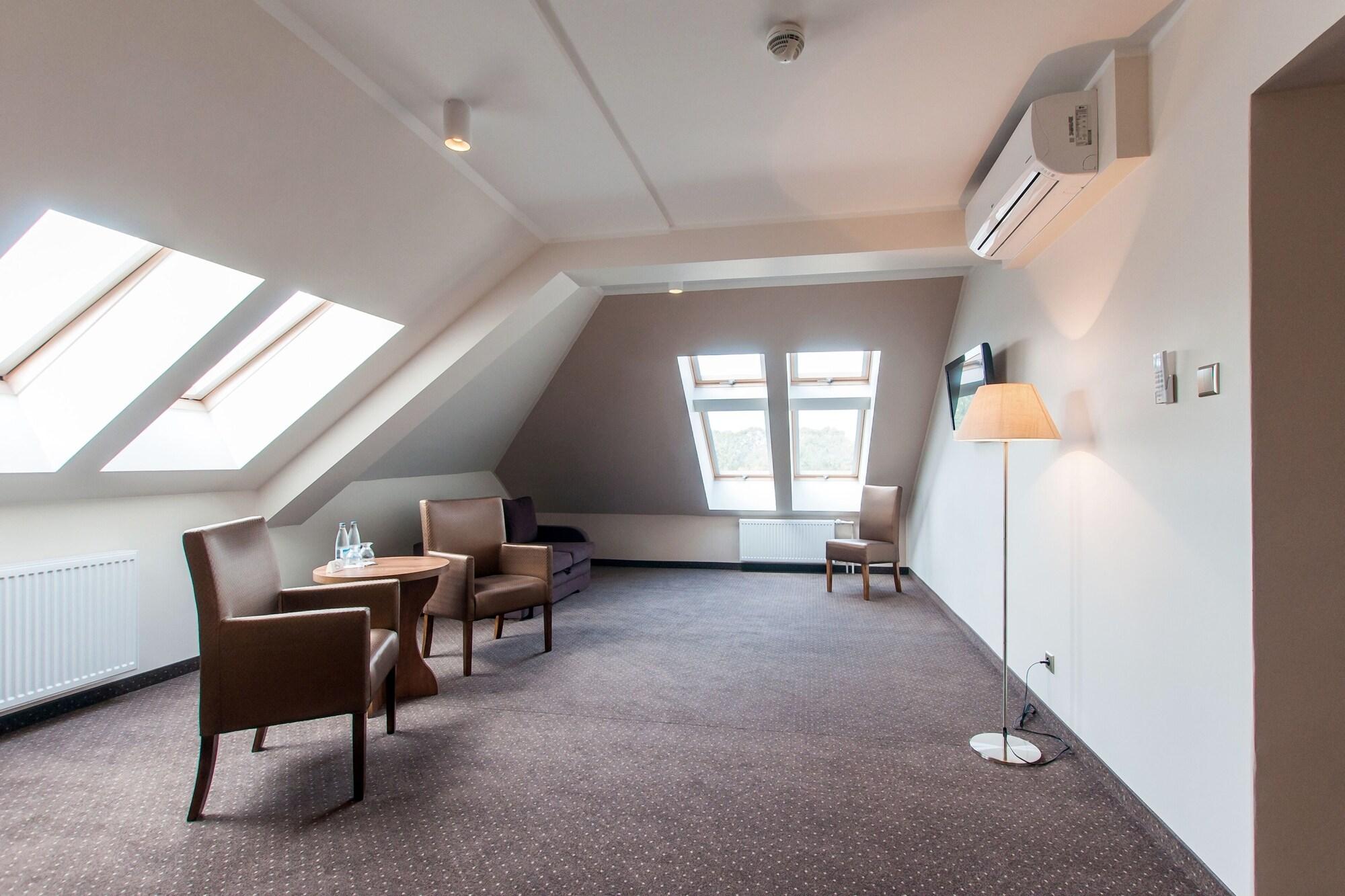 Hotel Gem Wroclaw Bagian luar foto