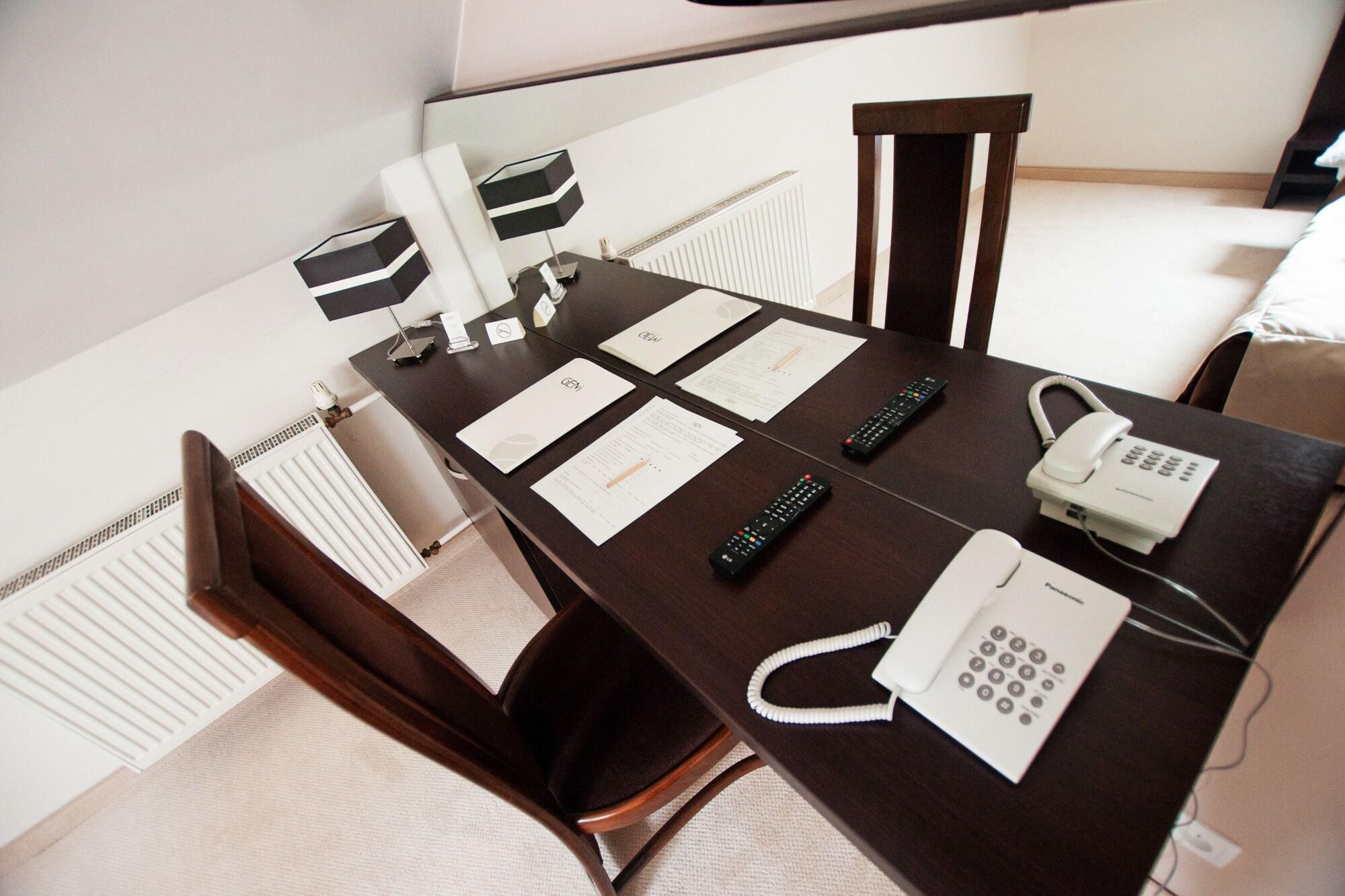 Hotel Gem Wroclaw Bagian luar foto
