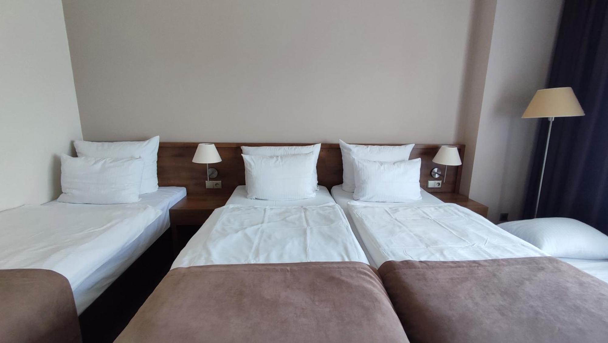 Hotel Gem Wroclaw Bagian luar foto